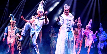 Image of Cirque Dreams: Holidaze