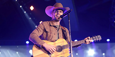 Image of Dustin Lynch