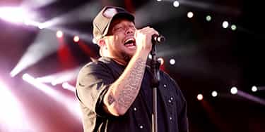 Image of Uncle Kracker In Paw Paw