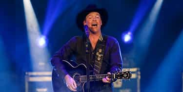 Image of Clay Walker In Forest Lake