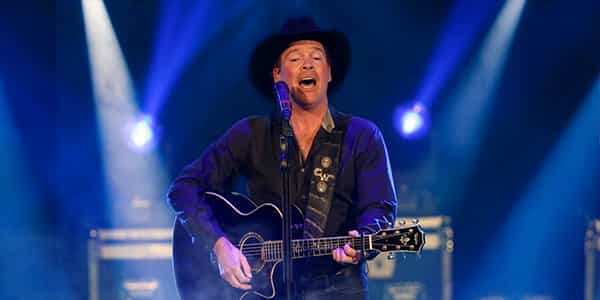 Image of Clay Walker In Carterville