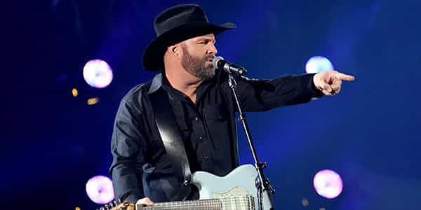 Image of Garth Brooks In Milwaukee