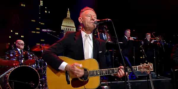 Image of Lyle Lovett In Thunder Bay