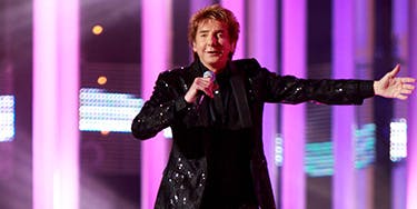 Image of Barry Manilow In Fort Worth
