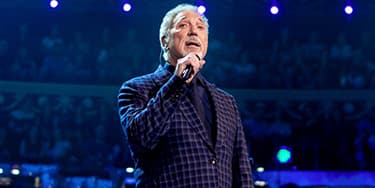 Image of Tom Jones In Niagara Falls