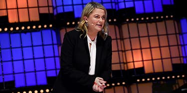 Image of Amy Poehler In Rosemont