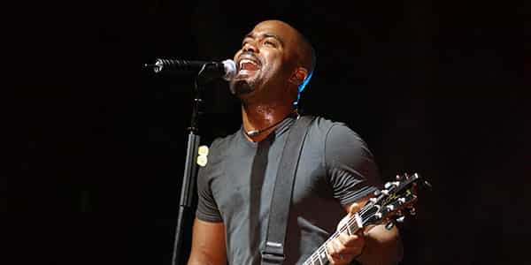 Image of Darius Rucker In Niagara Falls