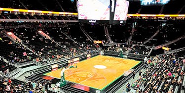 Image of Milwaukee Bucks At New York, NY - Madison Square Garden